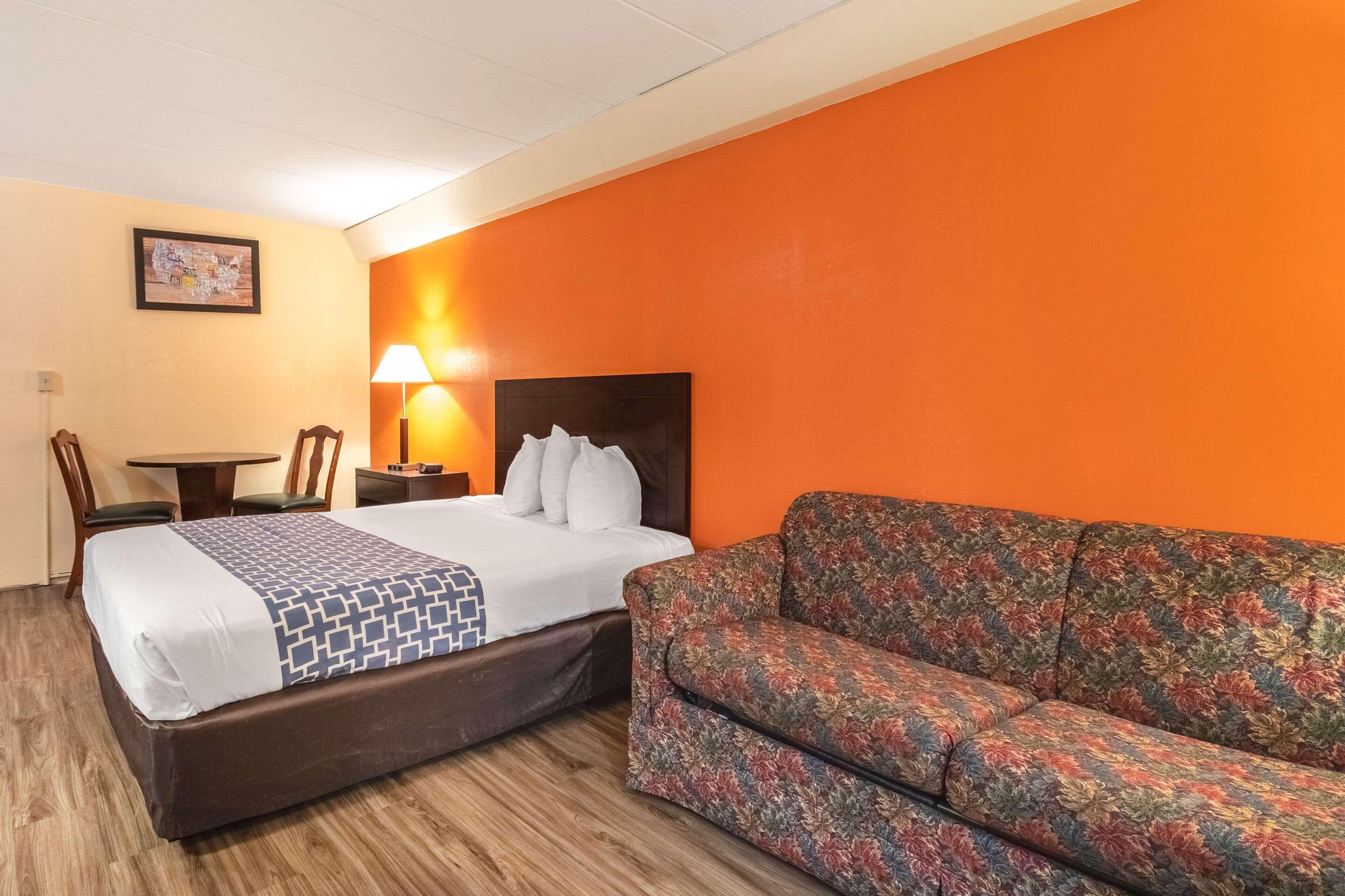 Econo Lodge Inn & Suites Airport Windsor Locks Exterior foto