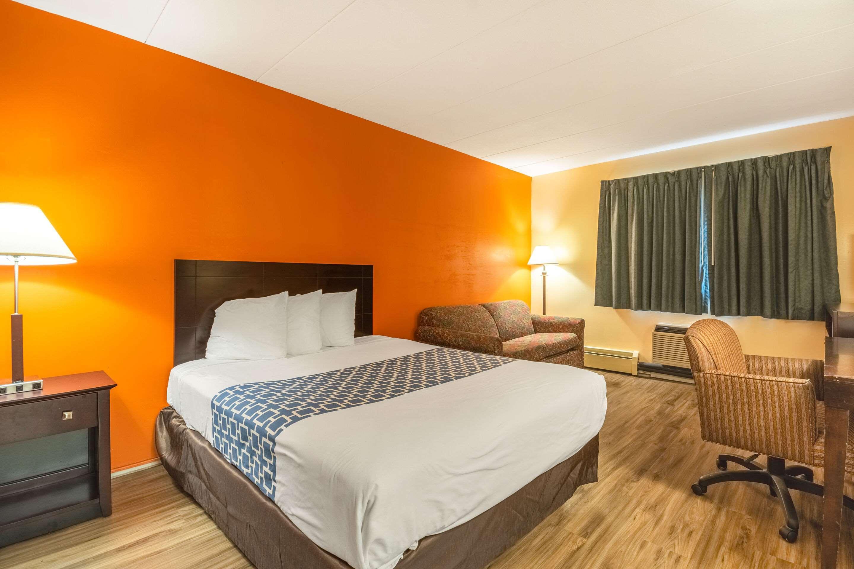 Econo Lodge Inn & Suites Airport Windsor Locks Exterior foto